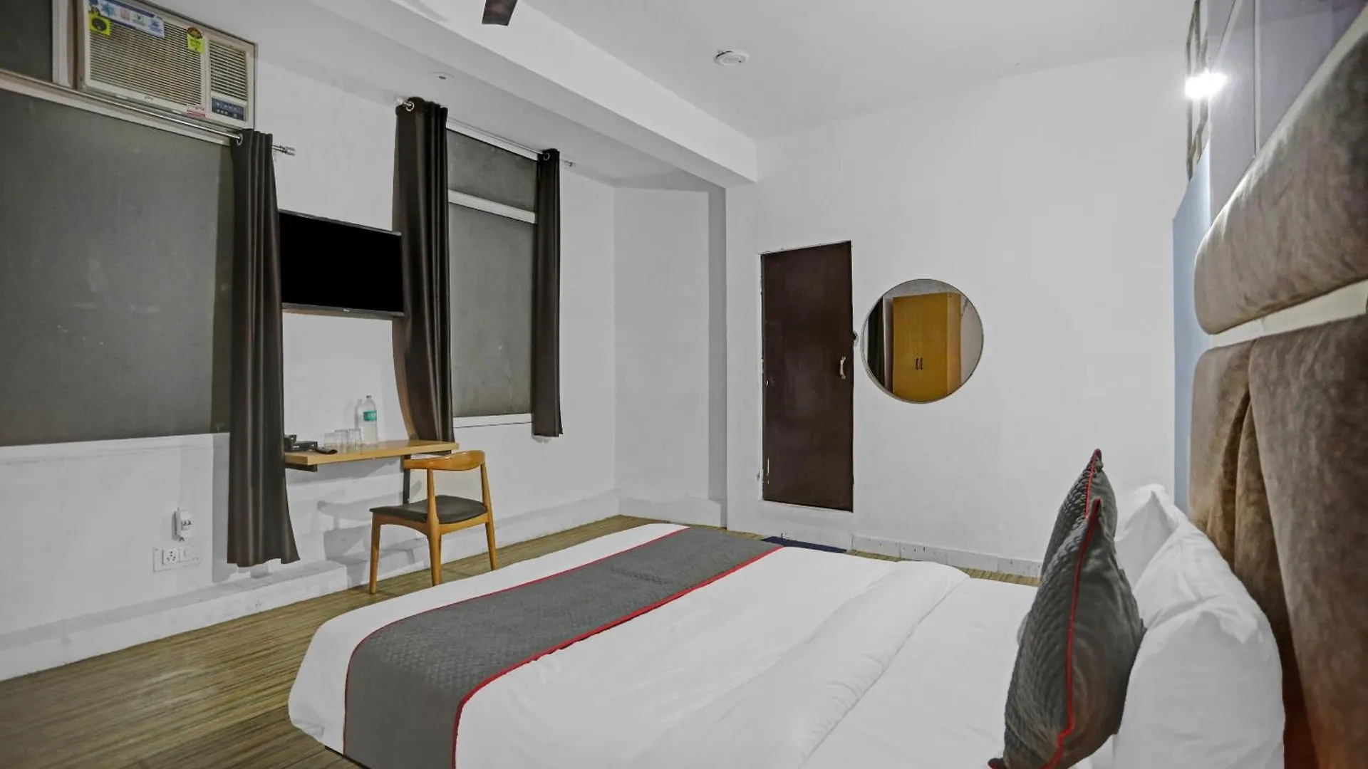 Hotel Collection O Jps Near Pvr Vikaspuri Delhi